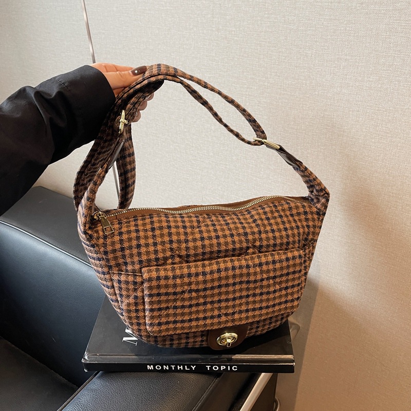 Korean-style fashionable checkered underarm bag for women, 2024 new versatile casual down cotton jacket, single-shoulder crossbody dumpling bag details Picture