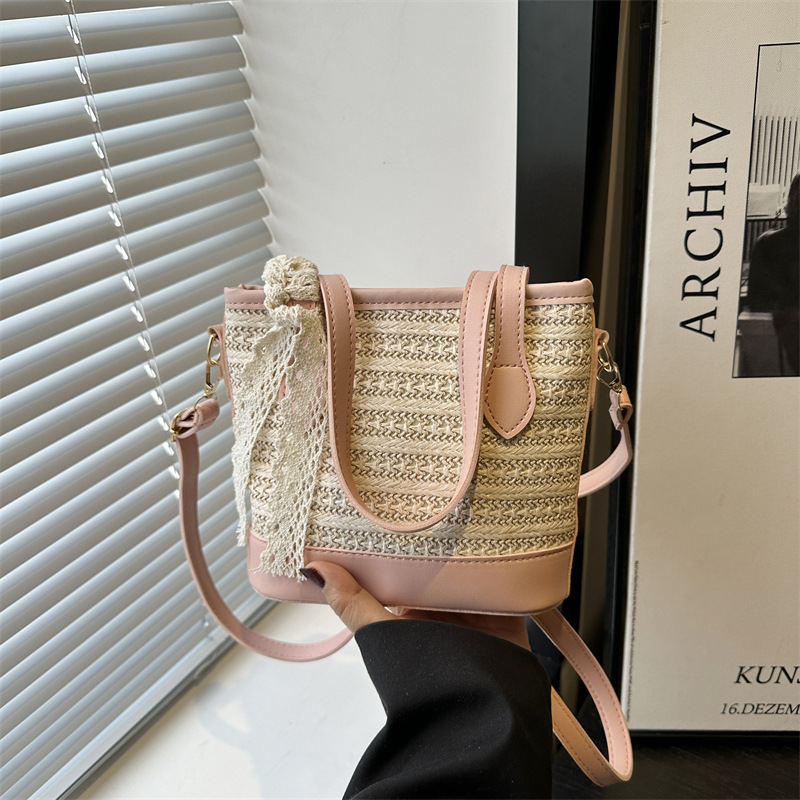 Woven straw handbag for women 2025 new style, high-end texture, niche fashion crossbody bag, single-shoulder bag, bucket bag full figure