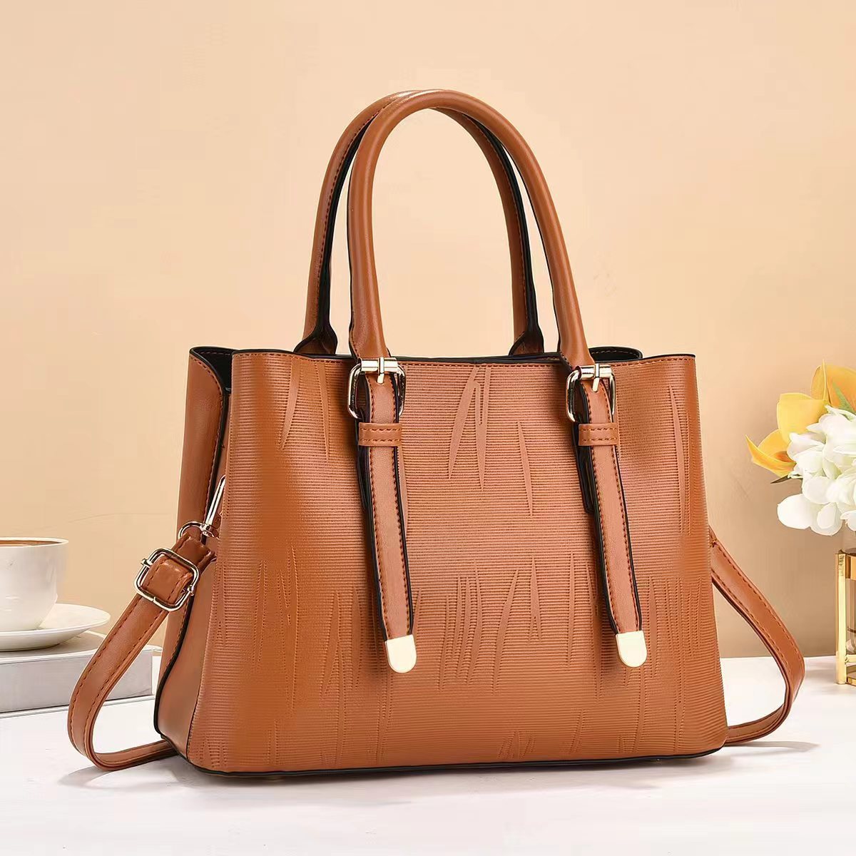 New striped bucket bag, tassel pattern women's single-shoulder bag, cross-border simple and trendy, large capacity, versatile, crossbody large bag details Picture