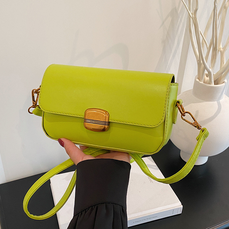 Spring 2025 new textured oil wax retro underarm bag, a fashionable and versatile single-shoulder crossbody commuting small square bag for women full figure