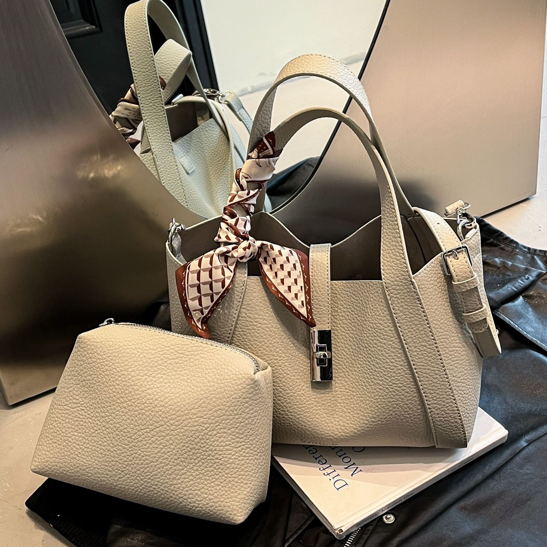 High-end quality handbag, women's 2025 new style niche single-shoulder bucket bag, crossbody vegetable basket commuting tote bag Specification drawing