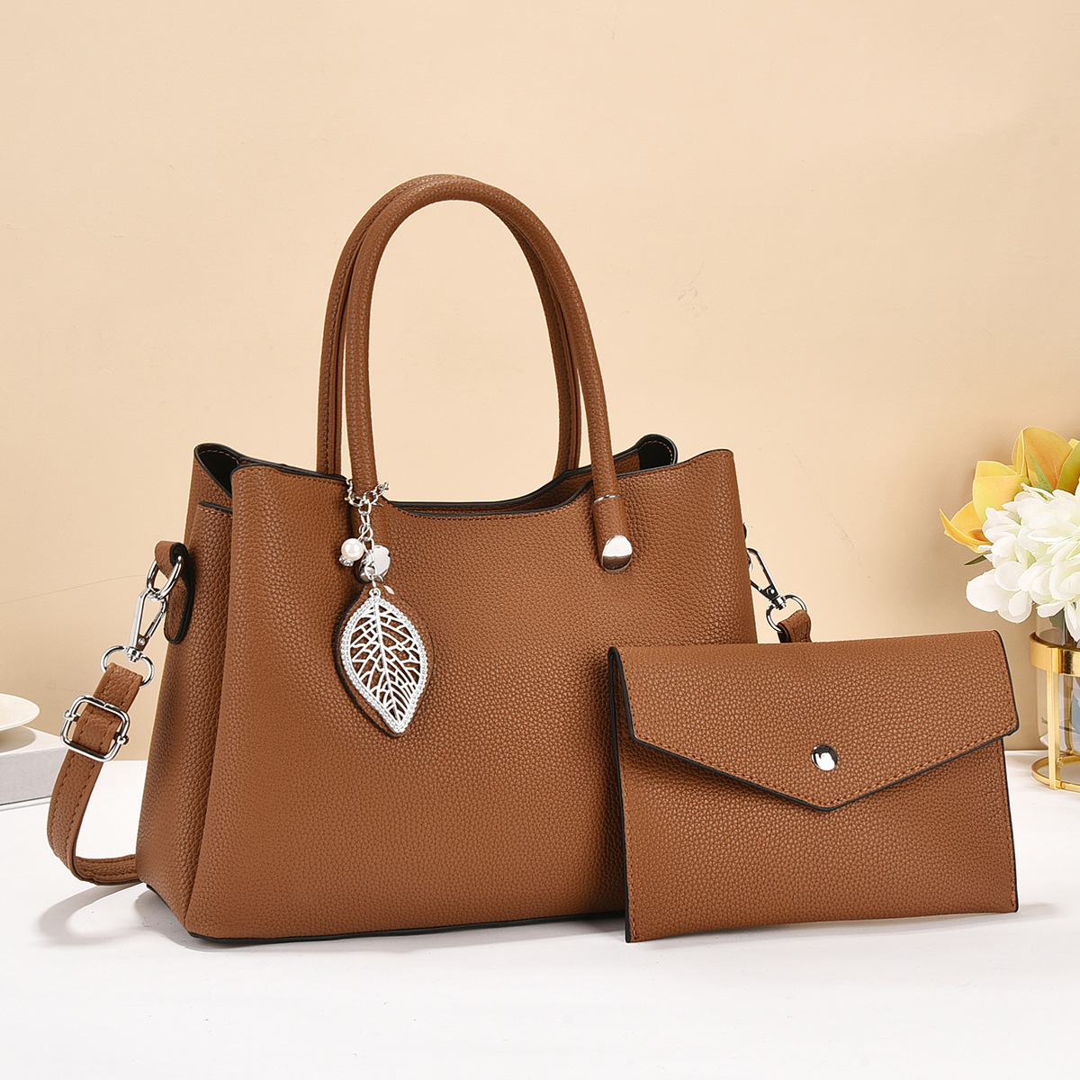 Mother and Child Bag, Women's Bag 2024 New crossbody bag, autumn and winter large-capacity, fashionable, trendy and high-end single-shoulder handbag Application Scenario
