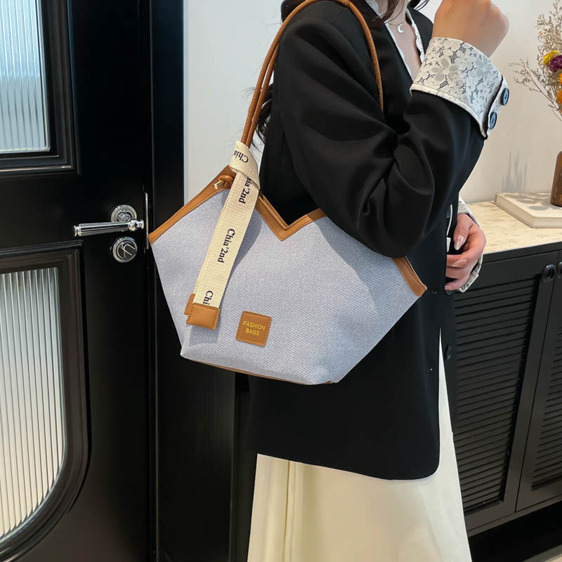 Retro and fashionable tote bag for women 2025 Summer, large capacity single-shoulder bag for work and commuting, trendy and casual underarm bag for women details Picture