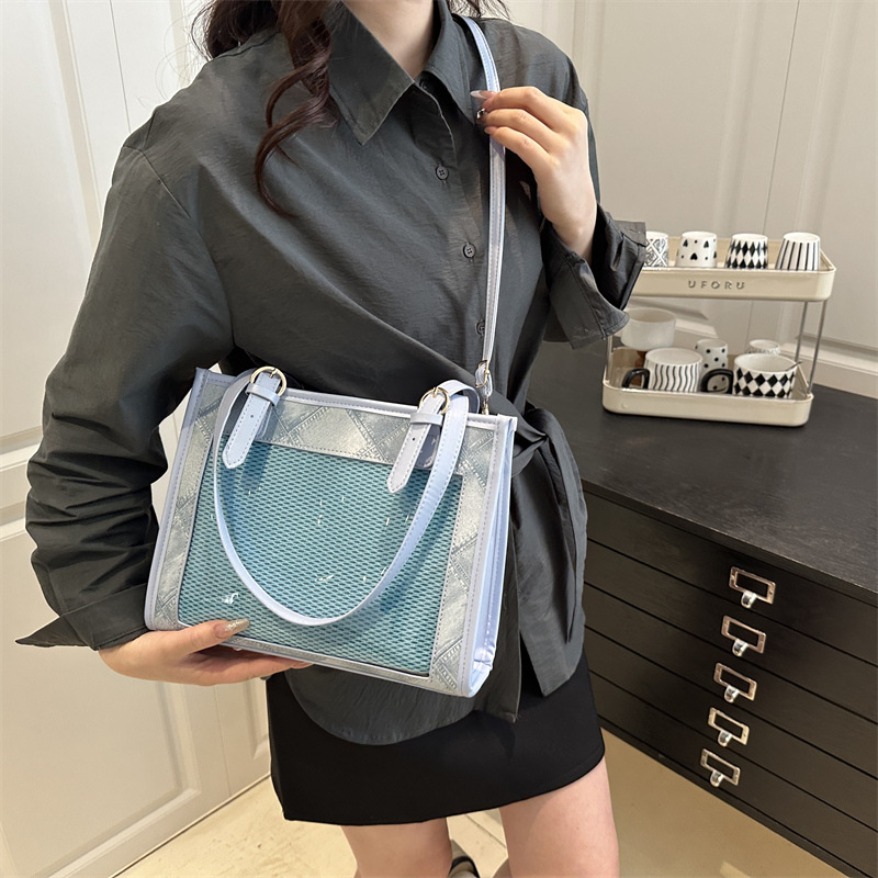 The new Japanese-style denim pain bag, versatile single-shoulder crossbody bag, women's large-capacity daily commuting bag and tote bag Specification drawing