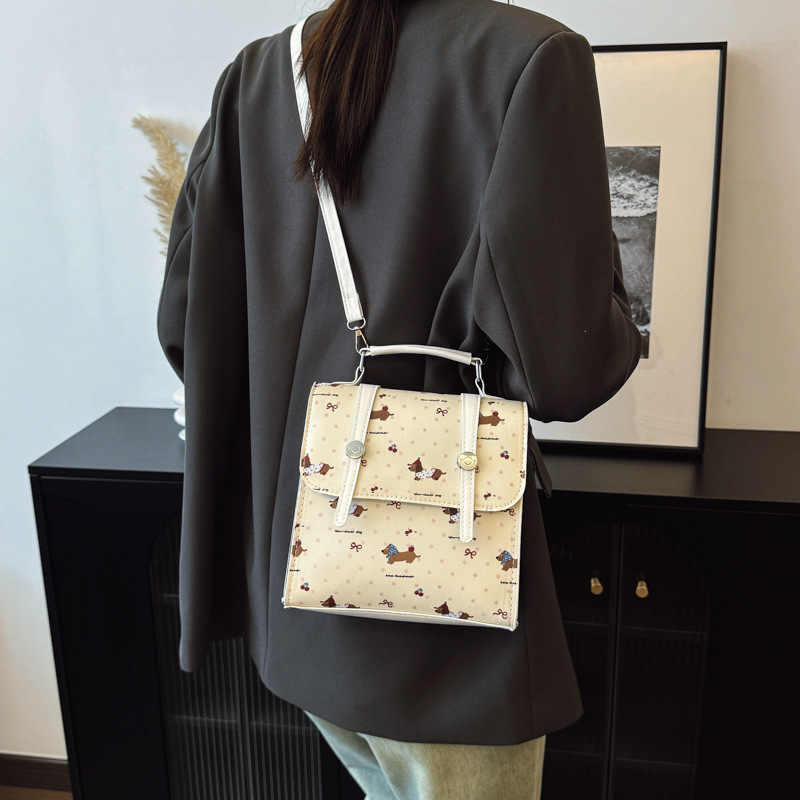 A new high-quality, niche women's backpack, a versatile mini and cute cartoon single-shoulder bag for travel Specification drawing