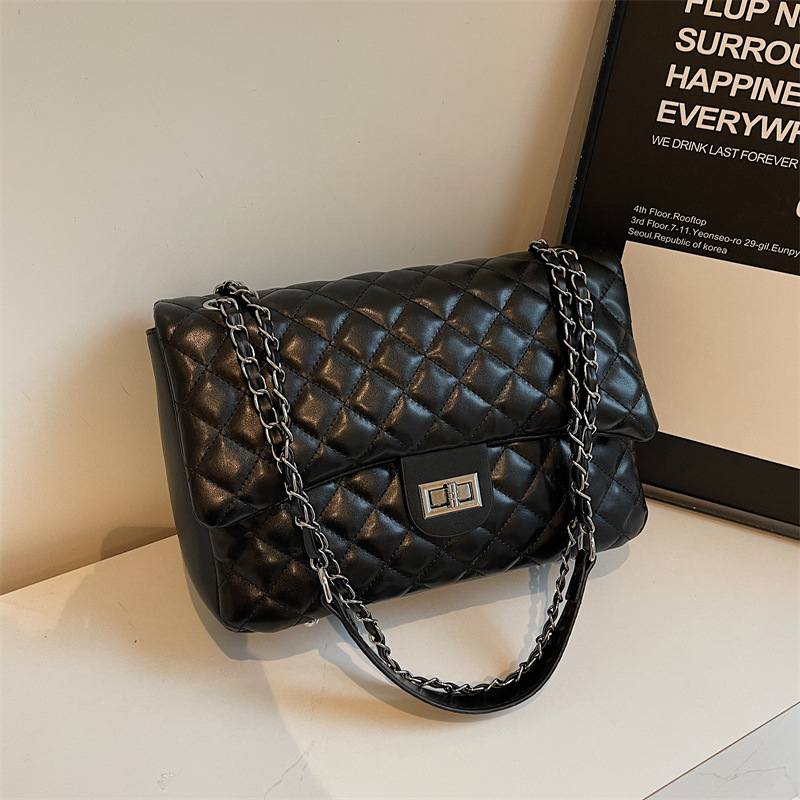 Diamond-shaped chain bag Women's bag 2024 New style, fashionable large-capacity commuter single-shoulder bag, casual and versatile crossbody bag for wandering full figure