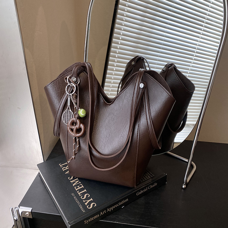 This retro-textured large-capacity bag is a new fashion single-shoulder bag for women in 2025. It is high-end, stylish and versatile for commuting tote Specification drawing
