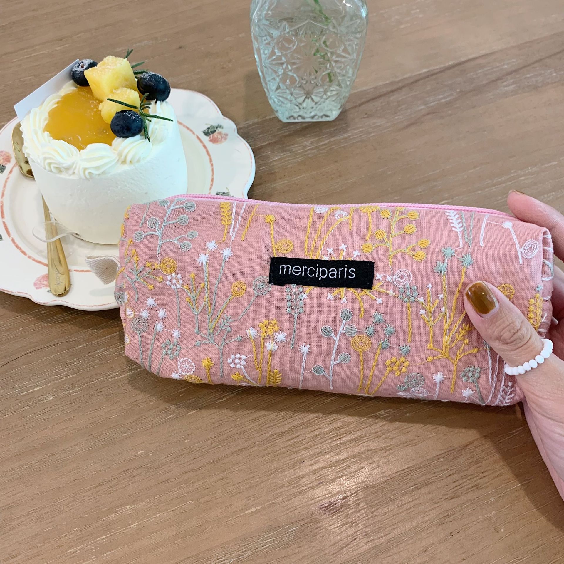 23041 Artistic Embroidery Starry Sky Pen case, simple student stationery storage bag, Japanese-style makeup bag, portable and easy to carry Specification drawing