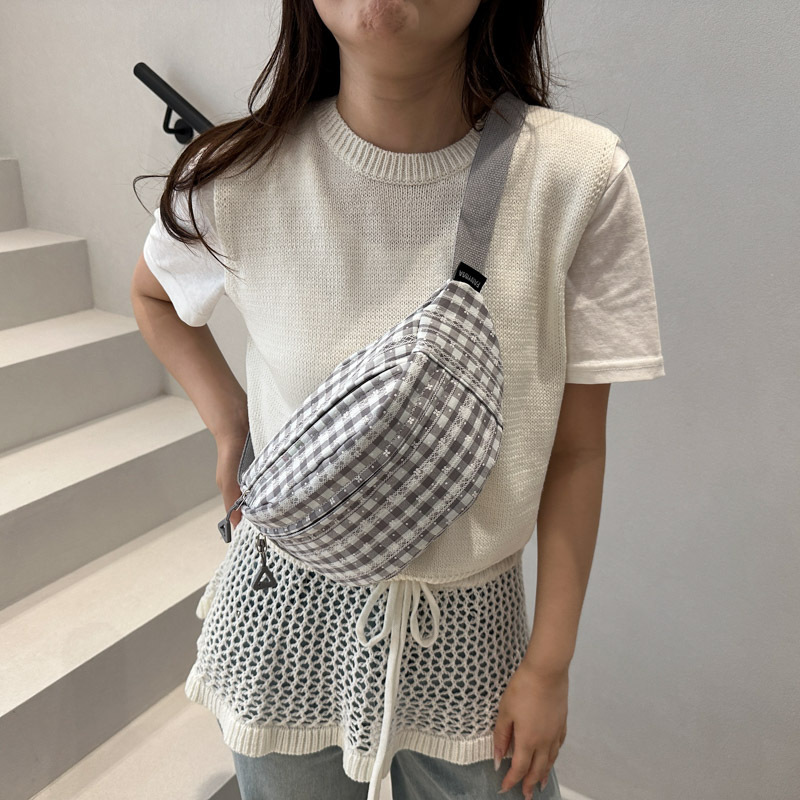 Korean checkered women's saddle bag, a new summer 2025 trendy, casual, sporty and simple crossbody bag for women Specification drawing