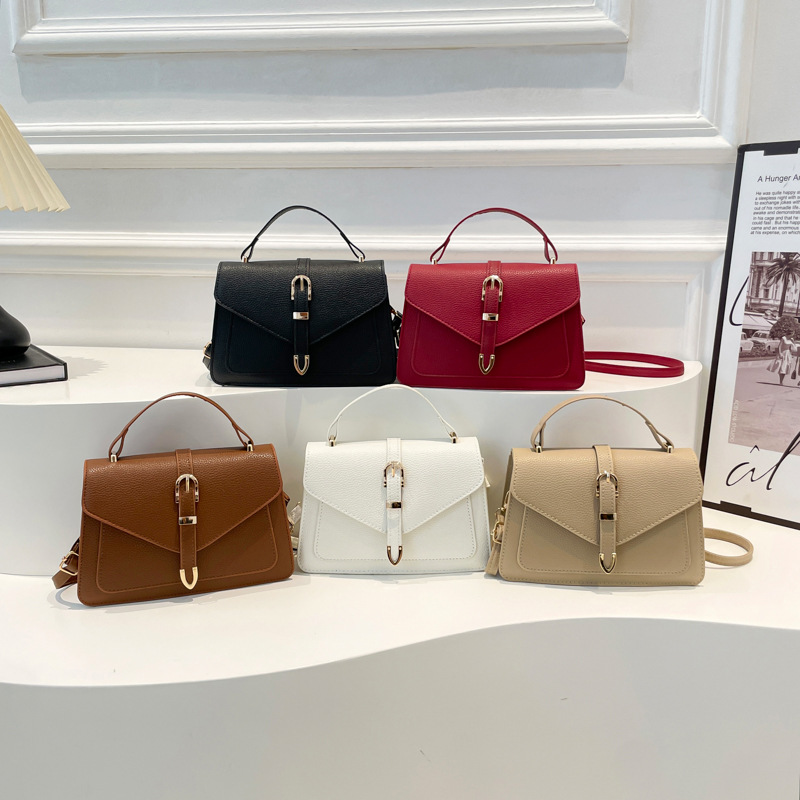 Retro 2025 new style, fashionable, casual, simple and casual, with belt decoration, single-shoulder, crossbody and hand-carry women's small square bag Application Scenario