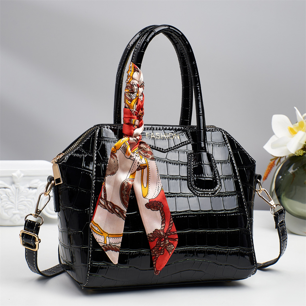 High-end patent leather crocodile pattern shell bag, 2025 new fashion bag, single-shoulder bag, slanted and elegant silk scarf handbag full figure