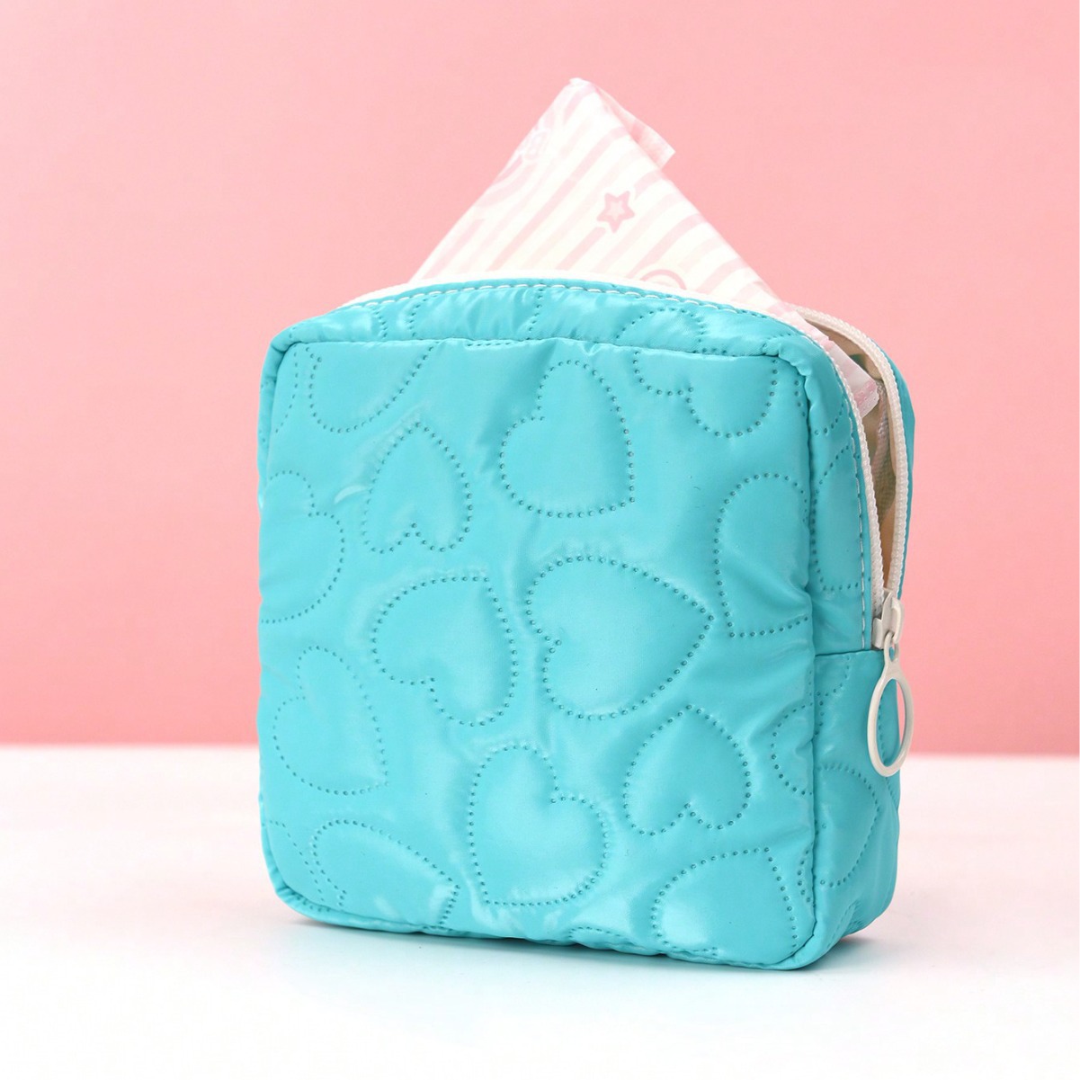 Candy-colored cute storage bag for students, portable mini PU leather quilted, heart-shaped hand-held makeup bag, monthly affairs bag Application Scenario