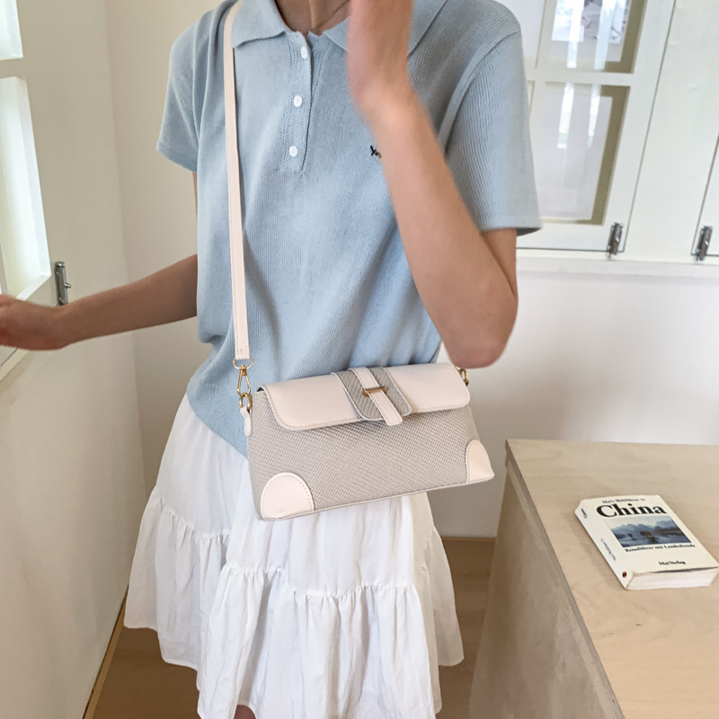 This year, the "Small Bag Women 2025 Summer New Korean-style crossbody Bag" is in vogue. It's a casual and fashionable underarm baguette single-shoulder bag Specification drawing