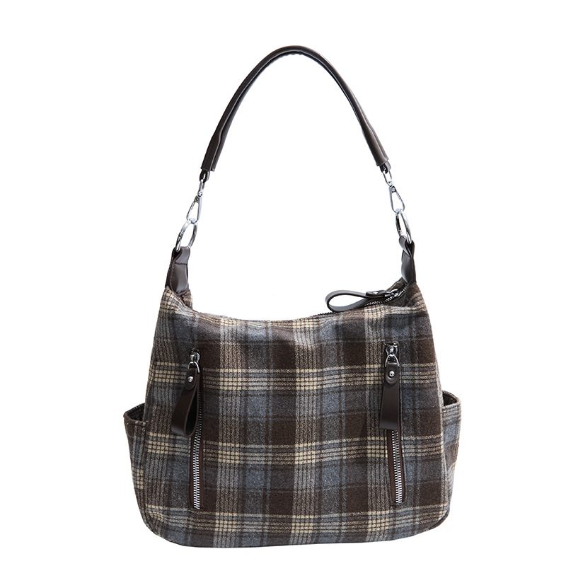 A retro and artistic checkered large-capacity bag for women, a new 2024 underarm bag with a niche design, a crossbody bag for work and commuting Item Picture