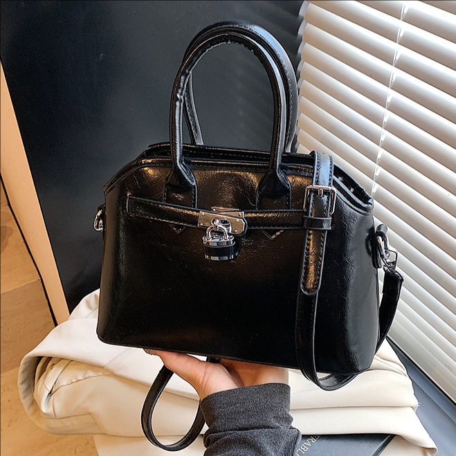 Simple soft leather handbag for women, 2025 new style, fashionable and niche single-shoulder underarm bag, high-end crossbody Kelly bag full figure