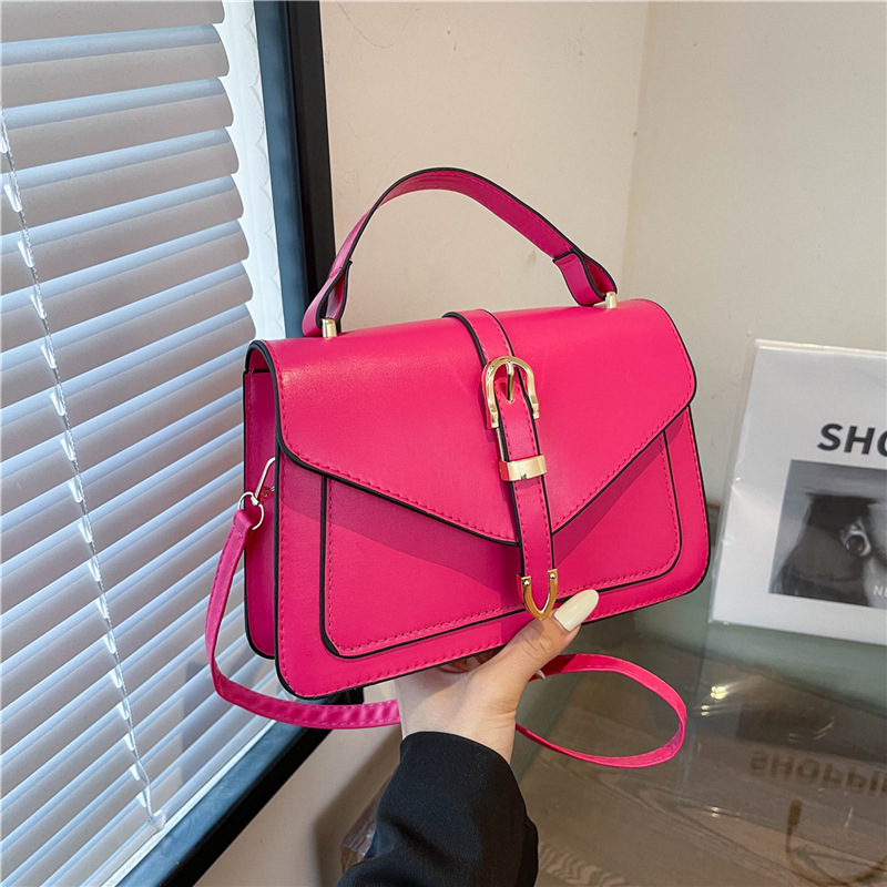 A stylish women's handbag for the autumn of 2024, featuring a single-shoulder crossbody retro style and a high-quality Korean-style small square bag for women full figure
