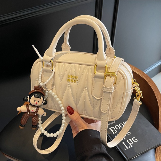 Classic bestseller diamond-patterned embroidered thread handbag for women, 2025 new style, fashionable and versatile, single-shoulder armpit bag, crossbody pillow bag full figure