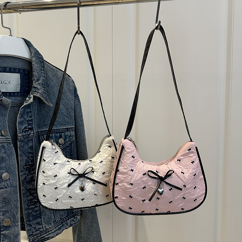 Korean-style sweet peffle-knit bow underarm bag, a high-end women's black and pink color contrast single-shoulder crossbody bag for commuting Application Scenario