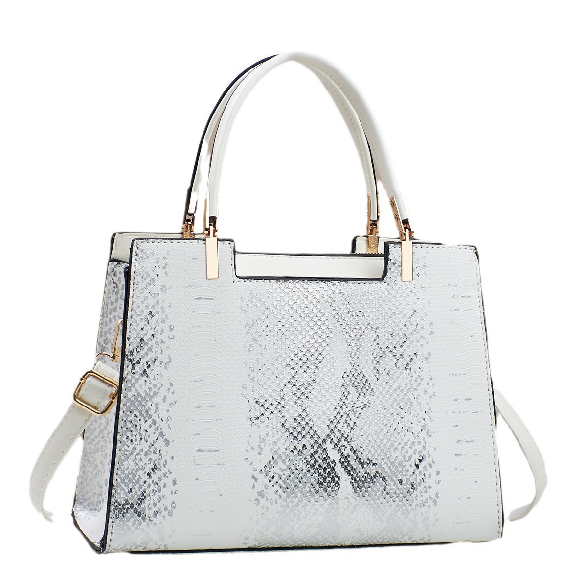 A new high-capacity single-shoulder crossbody bag with snake pattern for women in 2024, a fashionable and high-quality product for foreign trade Item Picture