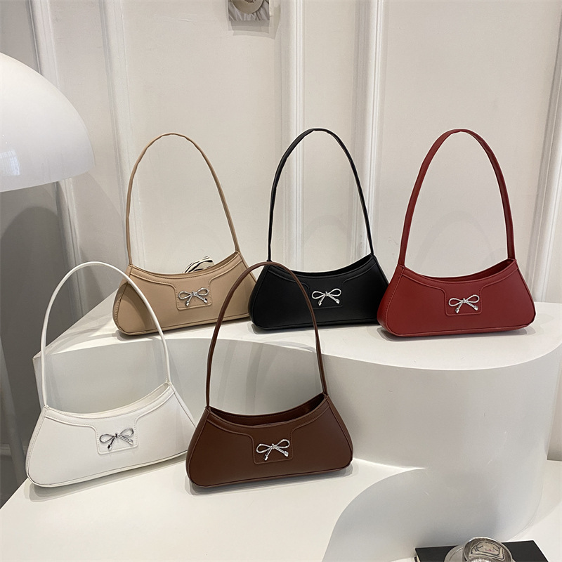 Fashion Bow 2025 solid color new Korean-style trendy and stylish commuter single-shoulder underarm baguette bag for women Application Scenario