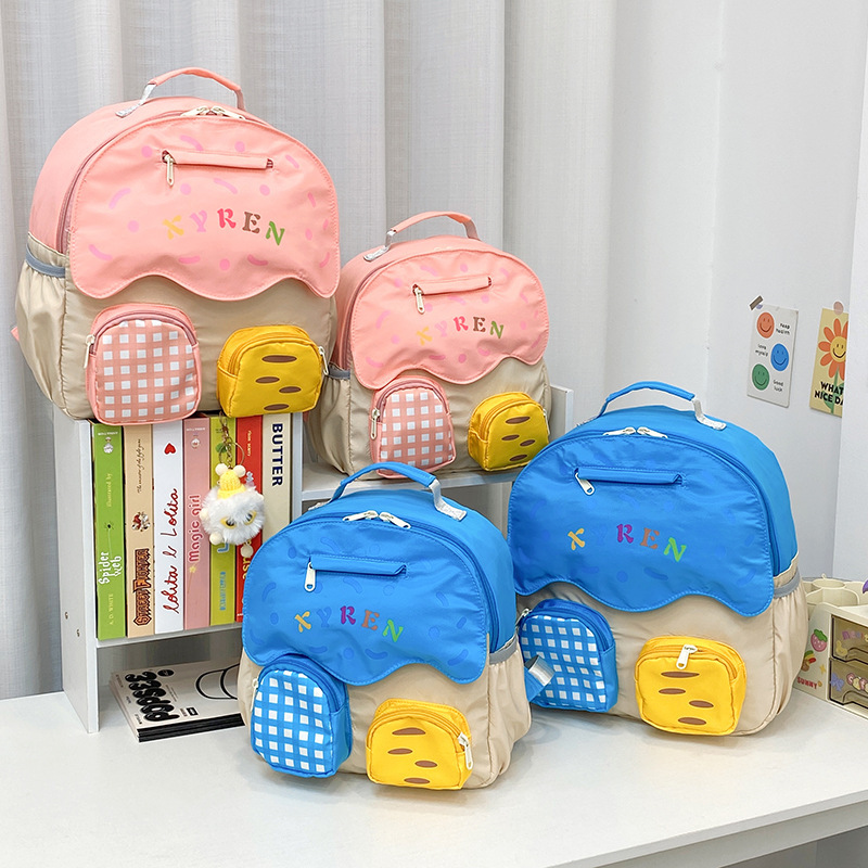 New children's backpacks, lightweight schoolbags for kindergarten babies, trendy color-blocking casual parent-child backpacks for boys and girls full figure