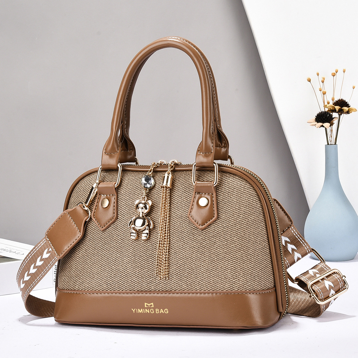 A fashionable shell bag for women, a new summer 2025 simple single-shoulder bag, a trendy and casual niche crossbody bag Specification drawing