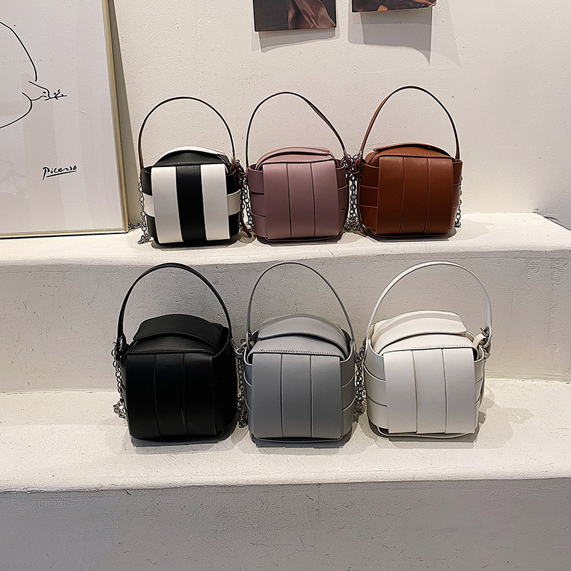 "2022 New Korean-style patchwork color-blocking chain small square bag, casual hand-held shoulder crossbody bag for bag women, available for delivery. Specification drawing