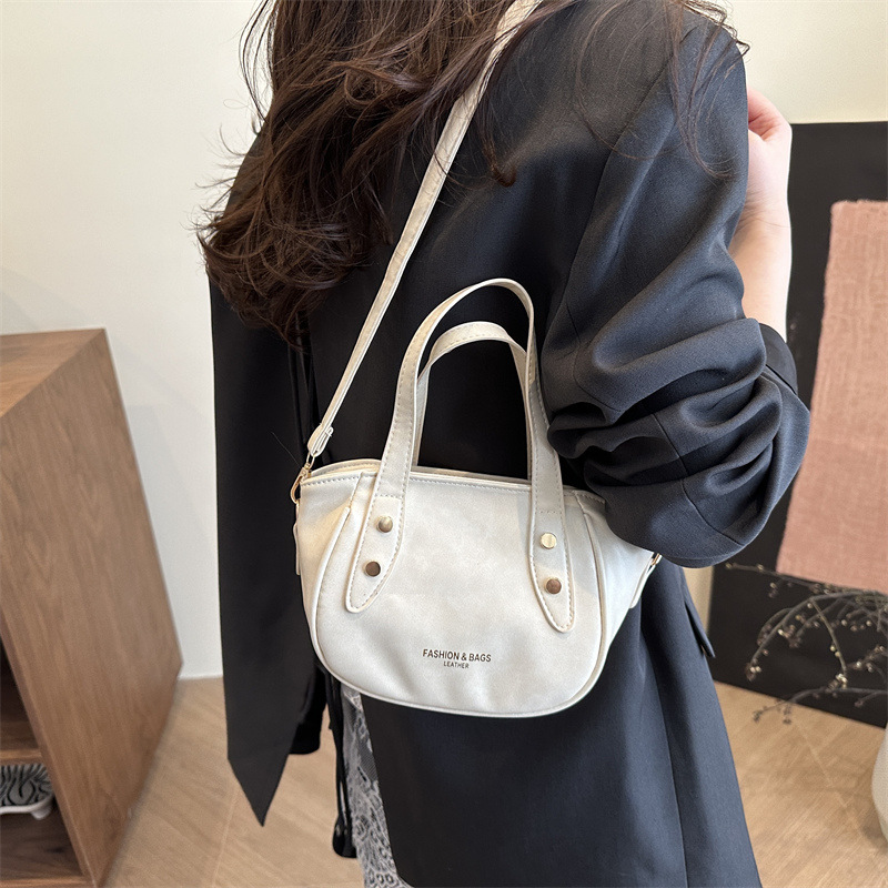 High-end and trendy hand-held small square bag 2025 new spring niche fashion simple casual single-shoulder bag crossbody bag details Picture