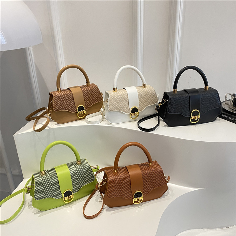 Cross-border hard-shell small bag for women 2025 New style fashionable box bag, women's hand and shoulder crossbody bag Application Scenario