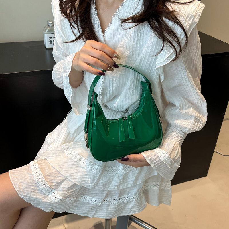 A new French high-end patent leather underarm bag for women in summer 2025, versatile, fashionable and niche, dumpling-wrapped crossbody bag Specification drawing
