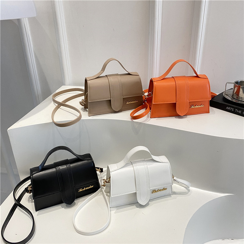 This is a new, niche and trendy handbag for women in the summer of 2025. It is a solid color, fashionable and high-quality single-shoulder small square bag Application Scenario