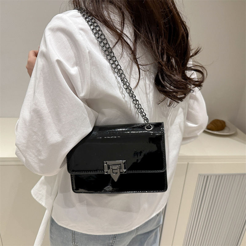 Solid color ladies' lock chain crossbody bag 2025 Summer new style versatile single-shoulder armpit small square bag for cross-border Specification drawing