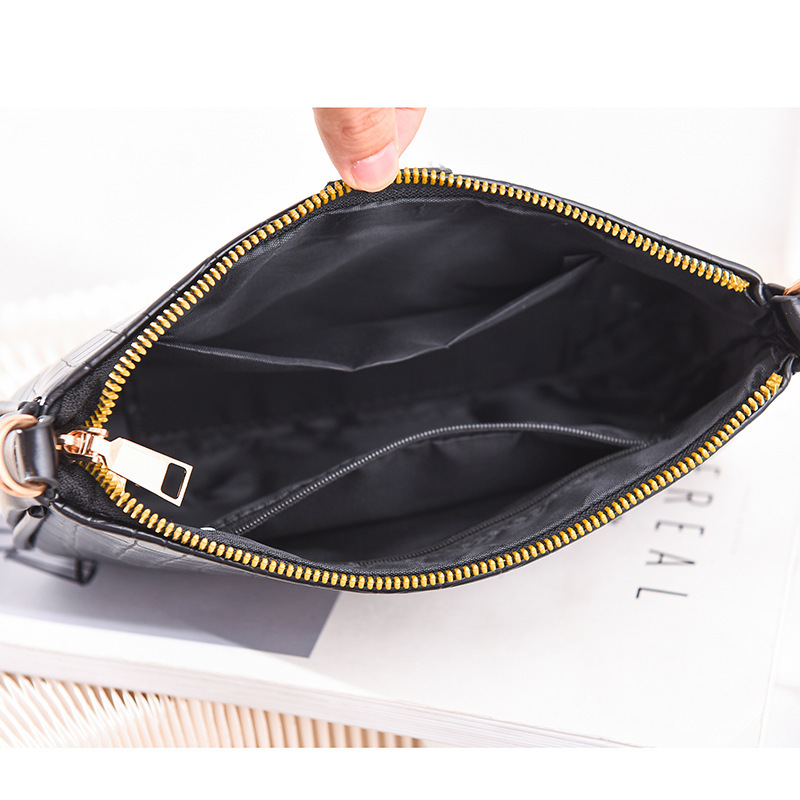 Women's handbag 2022 new crocodile pattern small square bag, PU leather mother and child bag, three-piece set, European and American style single-shoulder crossbody bag Application Scenario