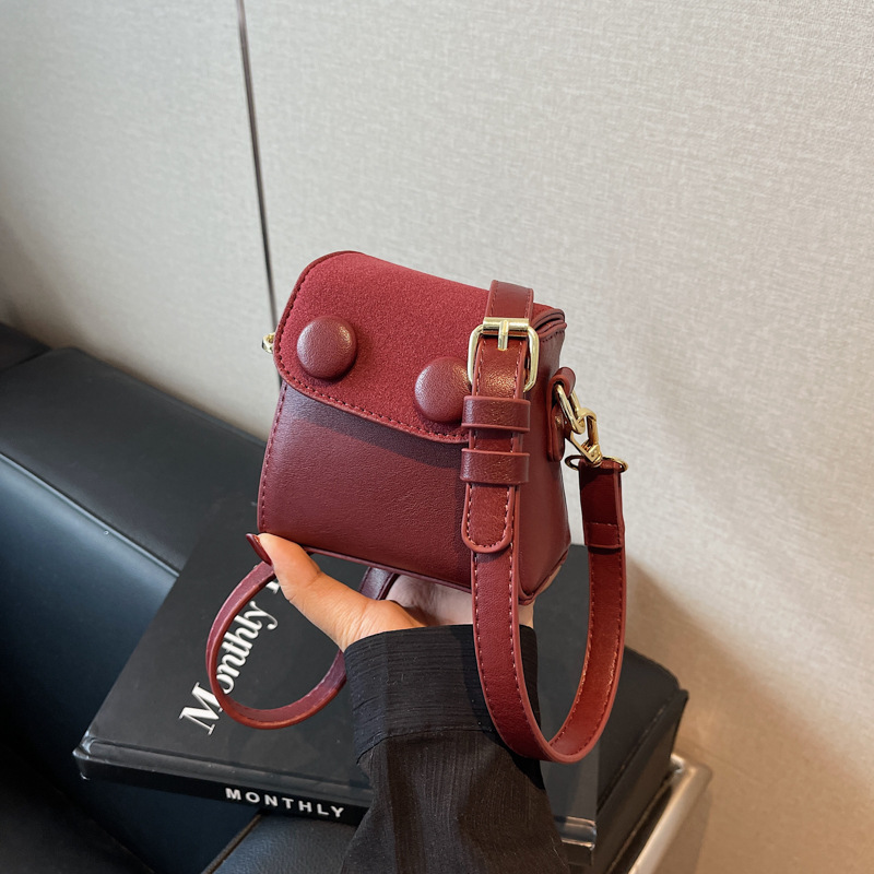 A high-end, niche design mini bag for women, a new 2024 fashionable crossbody bag for women, a casual Korean-style red envelope Specification drawing