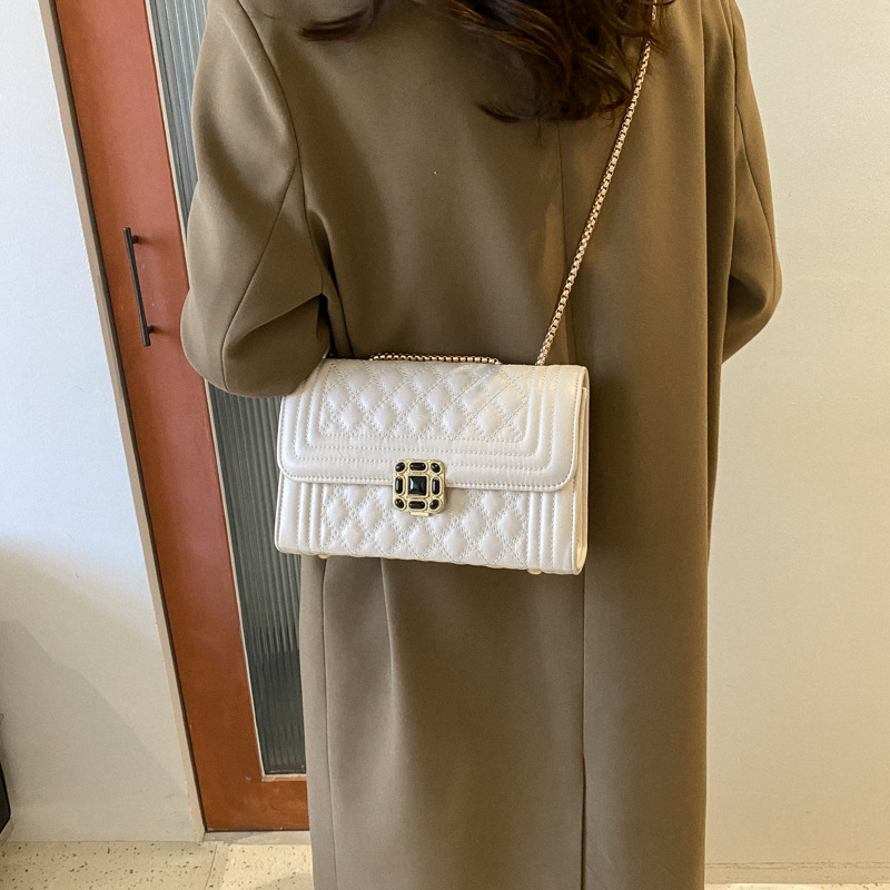 Cross-border popular women's bag 2025 New trend single-shoulder crossbody small square bag, high-quality chain, fashionable diamond-shaped underarm bag details Picture