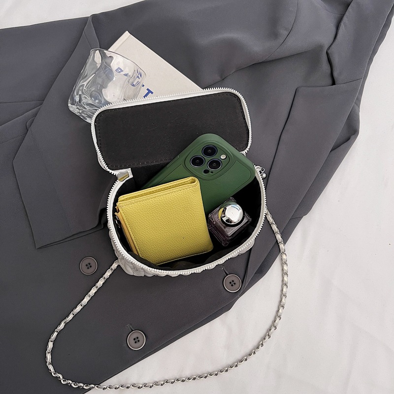 Summer 2025 Chanel-style diamond-shaped chain bag, women's shiny diamond simple box bag, versatile crossbody bag, single-shoulder small bag Application Scenario