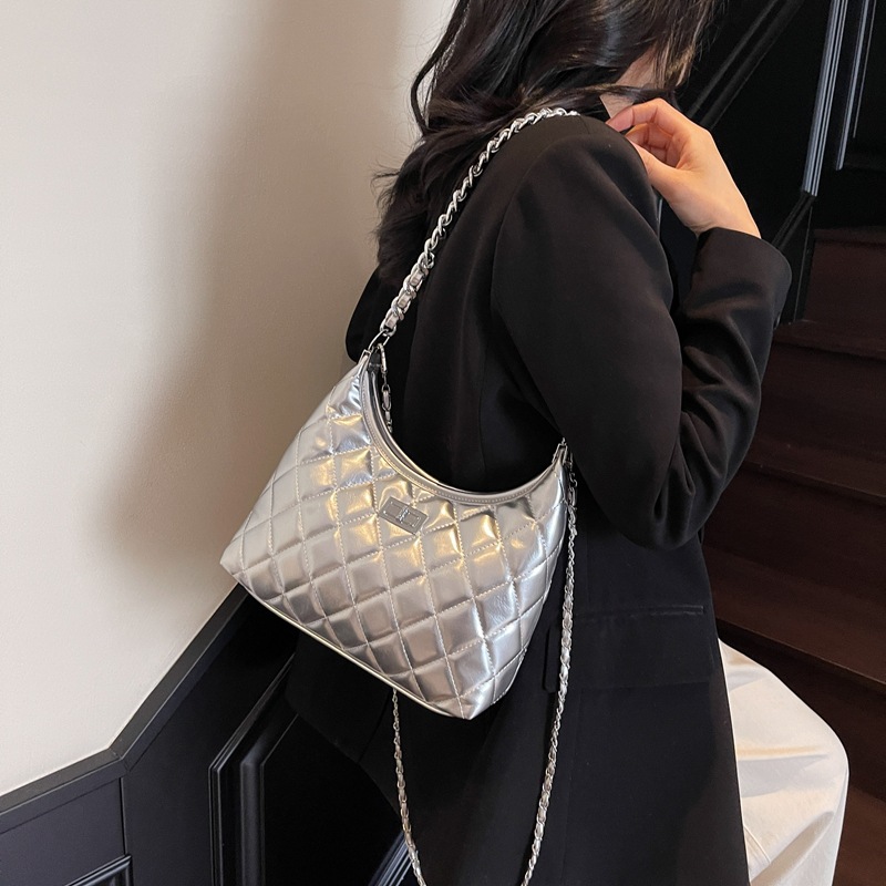 Fashionable, niche and high-end underarm bag for women, 2025 new diamond-shaped chain single-shoulder bag, versatile commuting crossbody bag details Picture