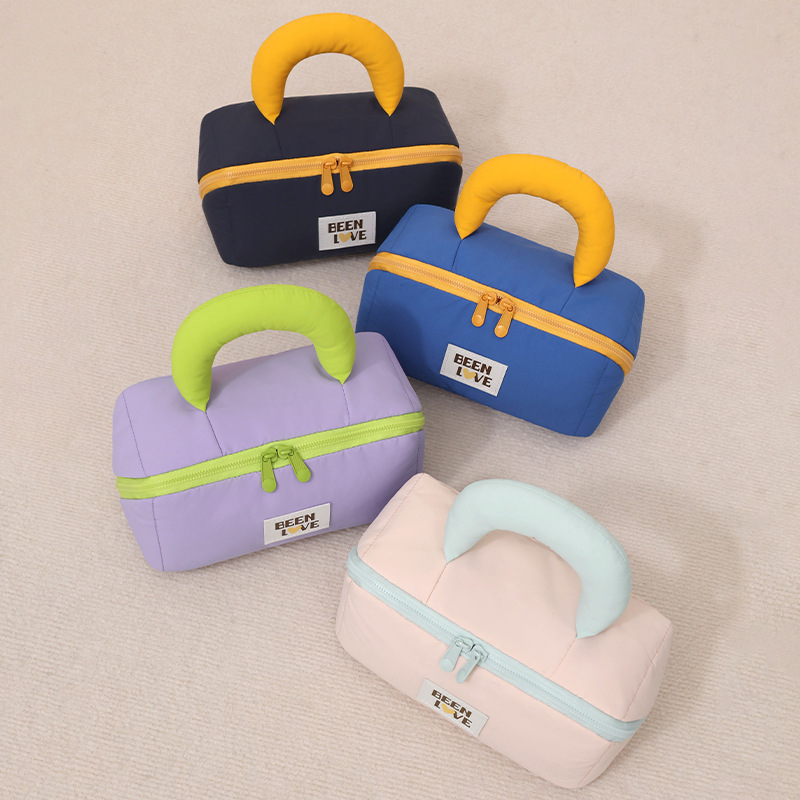 Runhui's new cotton candy pillow makeup bag, business trip and travel cosmetics storage bag, large-capacity portable makeup bag Specification drawing