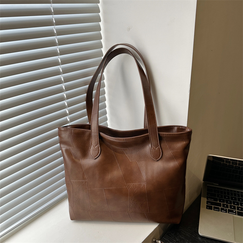 2024 New women's bags: large-capacity tote bag, retro-style single-shoulder crossbody bag, solid-color soft leather commuter bag full figure