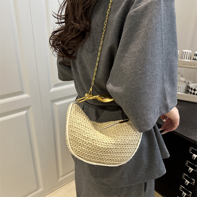 Cross-border mini hand-held woven bag for women 2025 new style retro casual texture metal chain single-shoulder crossbody bag details Picture