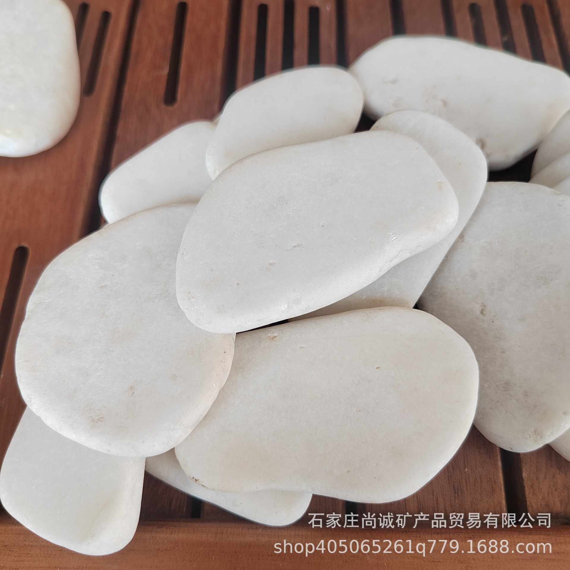 White painted flat stones, white painted pebbles, white painted stones, painted stones, colored painted stones Application Scenario