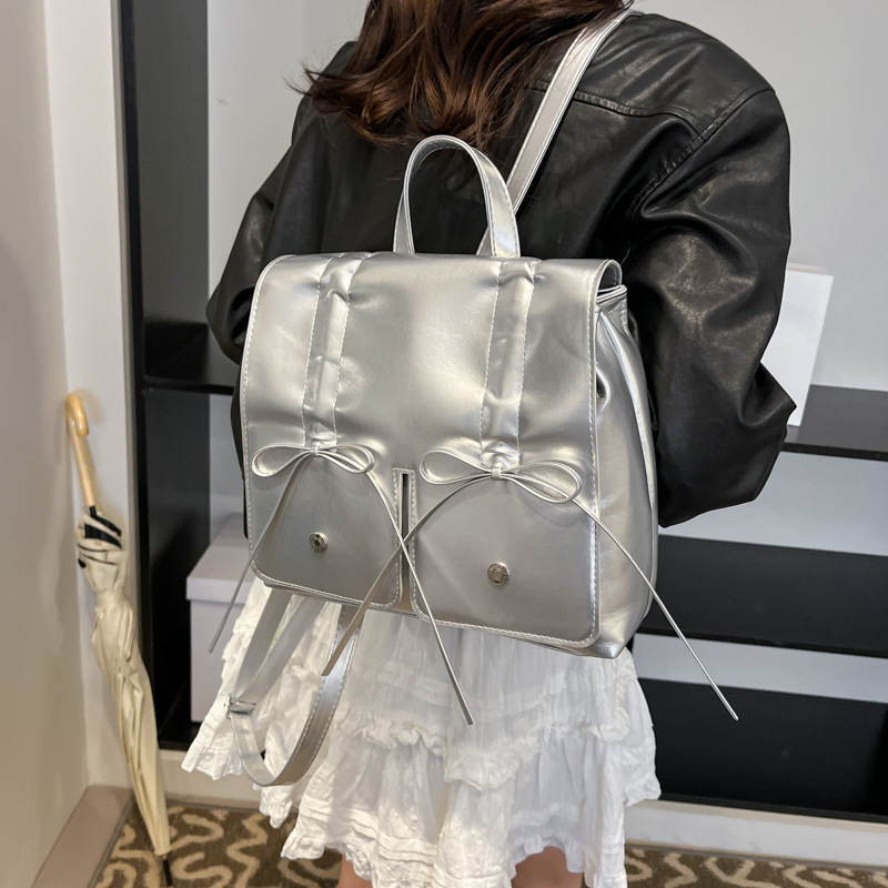 Ballet-style niche design backpack for women 2025 new fashion handbag, high-end and versatile casual backpack Application Scenario