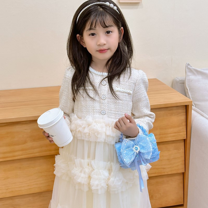 Dreamy lace bow princess crossbody bag, cute anime children's single-shoulder bag, cartoon pearl handbag Application Scenario
