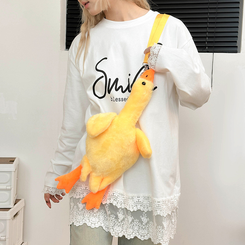 New cartoon plush toy duck doll bag, cute and girlish single-shoulder bag, claw machine doll exchange wholesale version Specification drawing