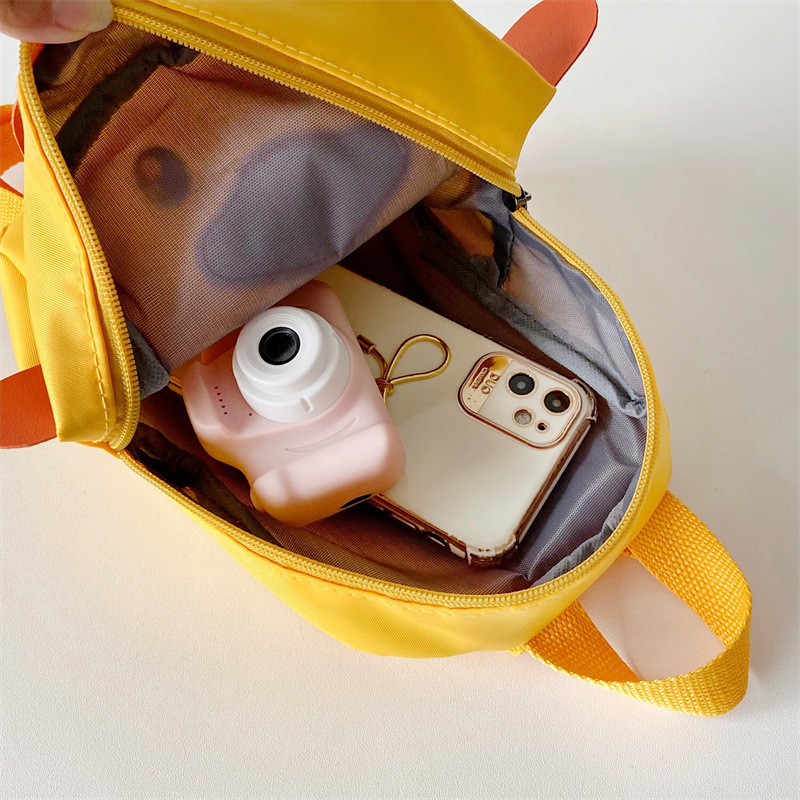 Kindergarten schoolbag, cartoon cute little yellow duck, girls' backpack, children's bag, mini backpack for babies aged 1-5 Application Scenario