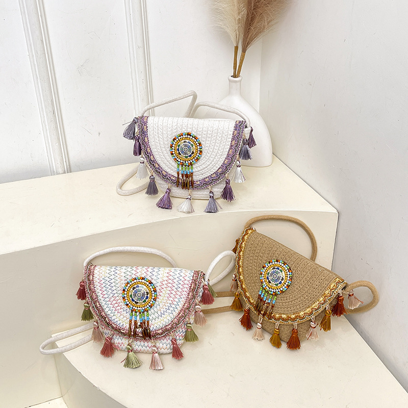 2025 New style simple ethnic style fashionable and trendy straw woven bag with tassel balls, simple crossbody shoulder bag Application Scenario