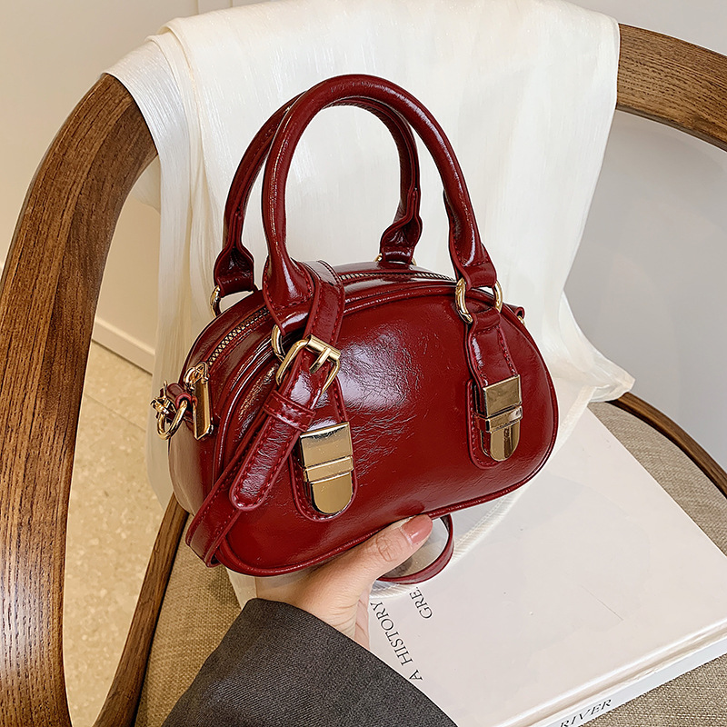 Korean niche hand-held bowling bag for women, 2024 new trendy and fashionable shell bag, versatile solid color crossbody bag Specification drawing