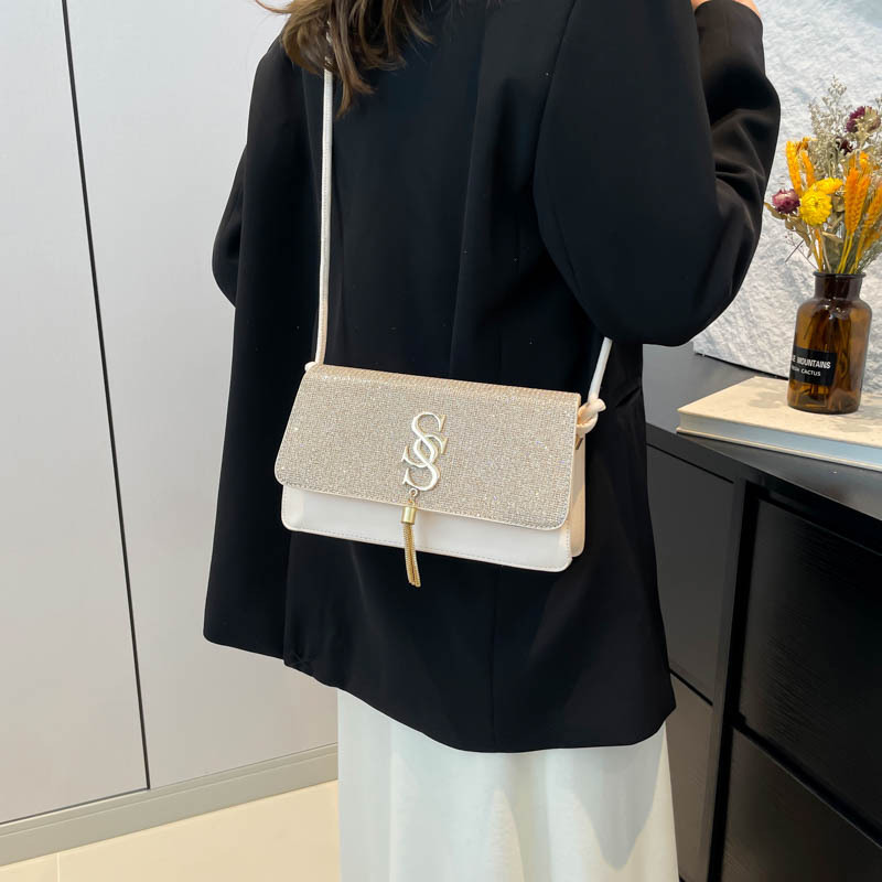 Fashionable and textured fringed underarm bag for women, 2024 new full-diamond commuting single-shoulder crossbody bag Specification drawing