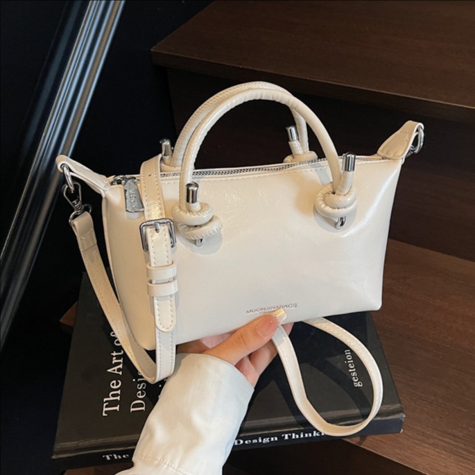 Korean style trendy handbag 2025 new retro casual shoulder bag, fashionable and simple crossbody bag, commuting dumpling bag full figure
