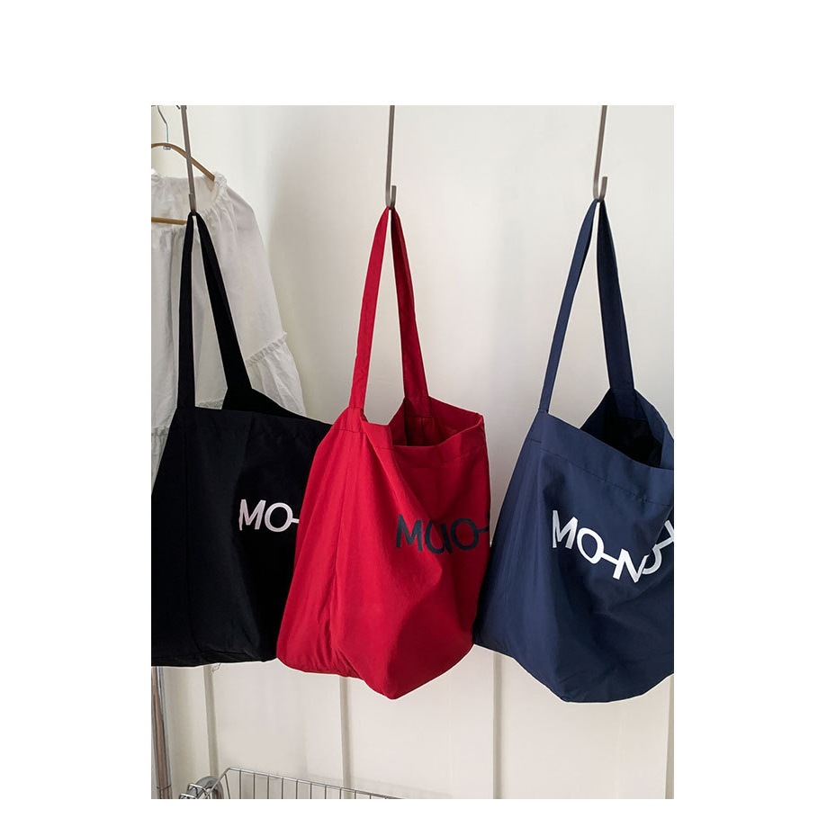 2025 New large-capacity student commuting canvas bucket bag, women's fashion letter solid color simple single-shoulder bag Application Scenario